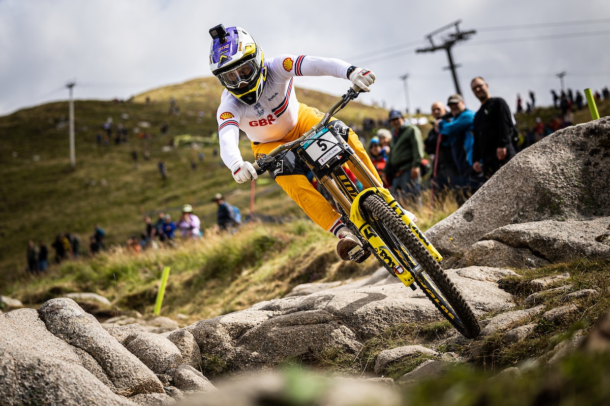 A British mountainbiker during the downhill event / Credit: SWPix